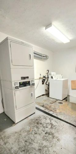 8121 Daly Rd, Cincinnati OH 45231-5702 exterior