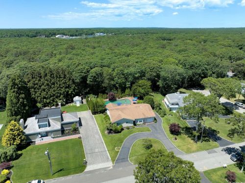 2 Canvasback Ln, East Quogue, NY 11942-4825