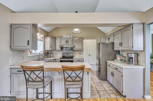 1015 Country Club Rd, Camp Hill PA  17011-1049 exterior