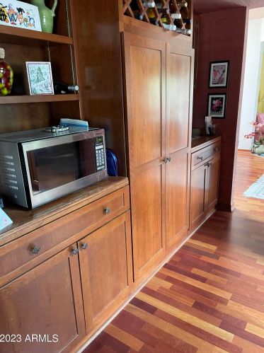 10647 11th Pl, Phoenix, AZ 85020-1122