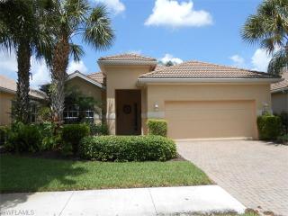 3539 Grand Cypress Dr, Naples FL  34119-7926 exterior