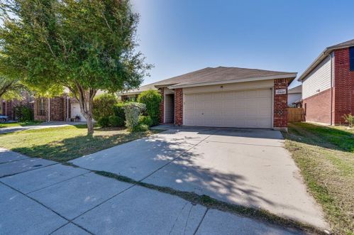 10441 Evening View Dr, Fort Worth, TX 76131-3969