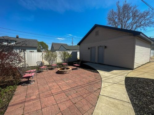 3806 Brust Ave, Milwaukee, WI 53207-4011