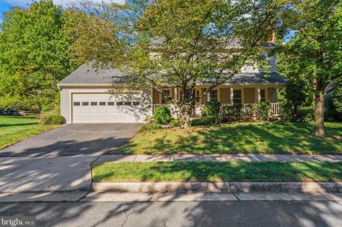 13122 Rounding Run Cir, Herndon, VA 20171-3906