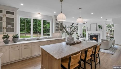 358 Northern Pkwy, Ridgewood NJ  07450-2621 exterior