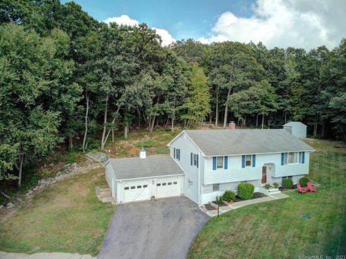 39 Tra Mart Dr, Uncasville CT  06382-1115 exterior