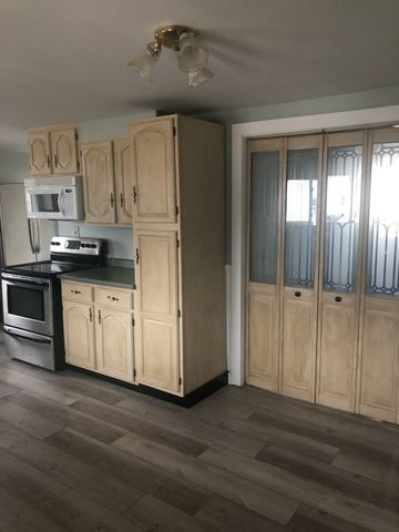 21 Grove St, Malone, NY 12953-1008