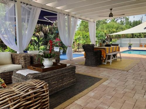 283 Cypress Way, Naples, FL 34110-1160