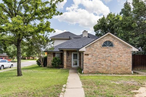 5228 Gaelic Ct, Denton, TX 76208-6400