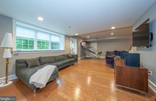 315 Blackburn Dr, Berwyn PA  19312-2801 exterior