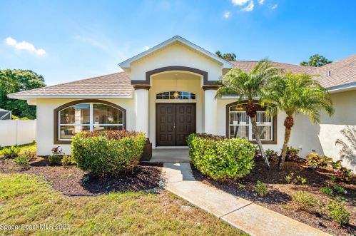 1026 Blossom Dr, Sebastian, FL 32958-5110
