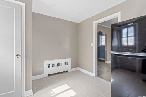 56 Wellington Rd, Floral Park NY  11003-1414 exterior