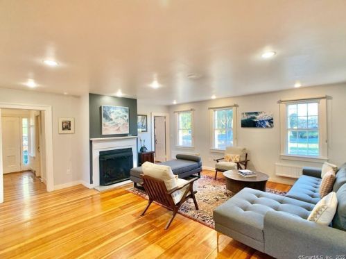 270 Water St, Stonington, CT 06378-2922