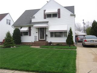 727 Elmwood Ave, Willowick, OH 44092-2104