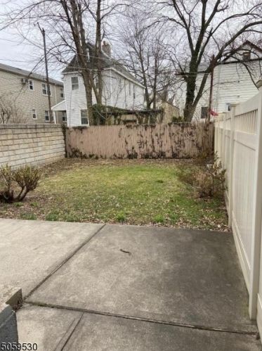 24 Hartley Pl, Bayonne NJ  07002-1210 exterior
