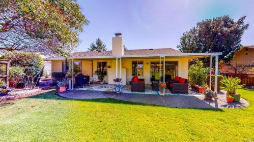 141 Oak Shadow Dr, Santa Rosa, CA 95409-6222