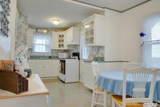 17 Kirby Ln, Hauppauge NY  11779-2102 exterior