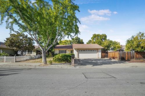 615 Blossom Glen Ct, Gilroy, CA 95020-6506