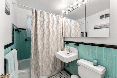 651 Holly St, Denver CO  80246-1424 exterior