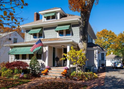 49 Mason Ave, Babylon, NY 11702-1807