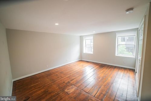 1105 3rd St, Philadelphia PA  19147-5302 exterior