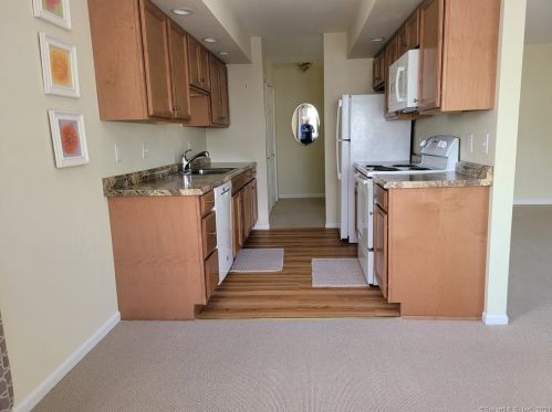 12 Derby Ct, Brookfield Center, CT 06804-2729