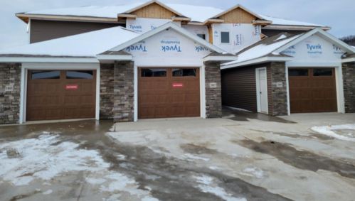 3807 Sunnyside Dr, La Crosse, WI 54601-2252