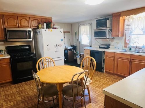 80 Flagg Ln, North Kingstown RI  02852-6708 exterior