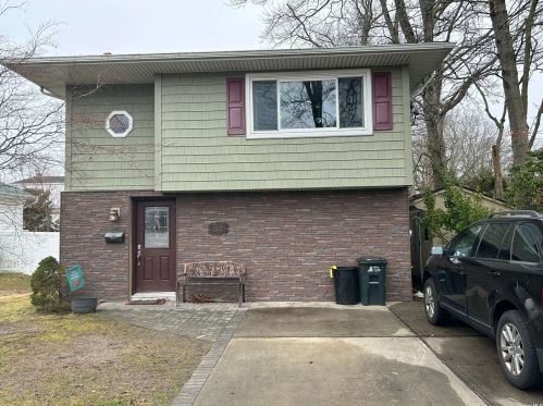 1207 Jefferson Ave, West Islip NY  11795-1706 exterior