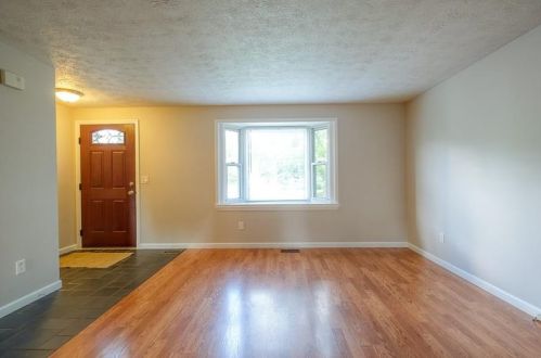 122 Wayne Dr, Cranberry Township, PA 16066-7330