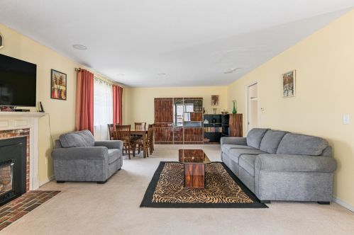 124 Hilltop Pl, New London NH  03257-5412 exterior