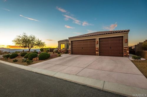 3267 Esmerelda Dr, Bullhead City, AZ 86429-1151