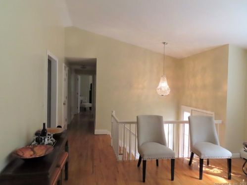 10 Summit Dr, Windsor CT  06095-3238 exterior