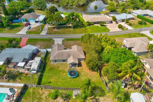 421 Oleander Ave, Fort Pierce FL  34952-1343 exterior