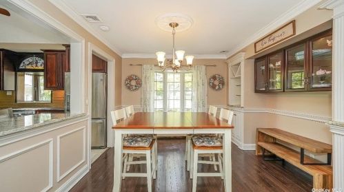 255 Maple St, Islip Manor NY  11751-4801 exterior