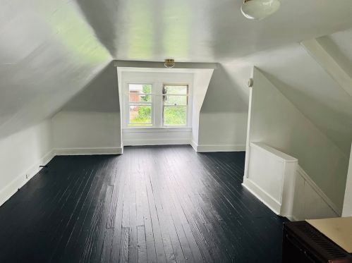 1439 Elm St, Pittsburgh PA 15221-1919 exterior