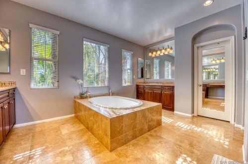 7432 Circulo Sequoia, Carlsbad CA 92009-8467 exterior