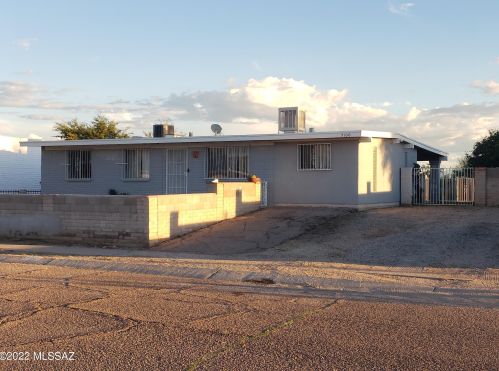 7100 Lilac Pl, Tucson, AZ 85730-3714