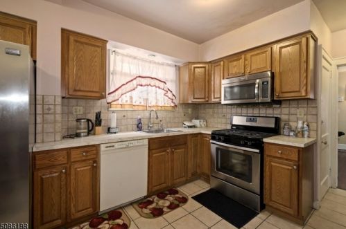 706 Drake Ave, Roselle NJ  07203-2218 exterior