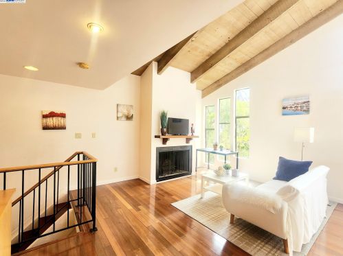 2352 Hilgard Ave, Berkeley CA  94709-1312 exterior