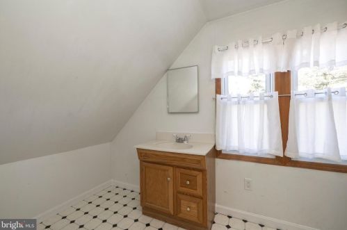 909 Sycamore Dr, Lansdale PA 19446-1722 exterior