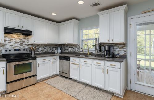 8 Waccamaw Way, Beaufort SC  29906-6002 exterior