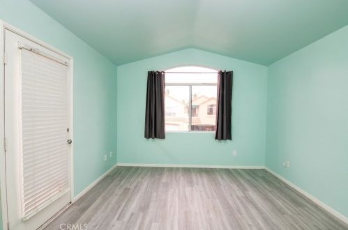 734 Moby Dick Ln, Oxnard CA 93030-6768 exterior