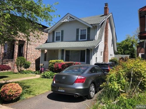 39 Henry Ave, Palisades Park NJ  07650-1113 exterior