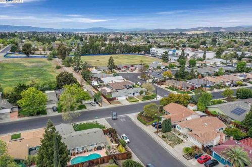 1220 Hillcrest Ave, Livermore CA  94550-4923 exterior