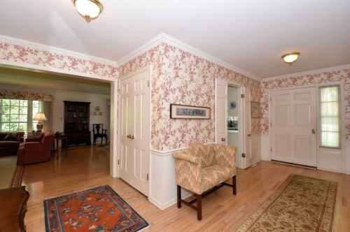 9617 Linde Ct, Thiensville, WI 53092-6021
