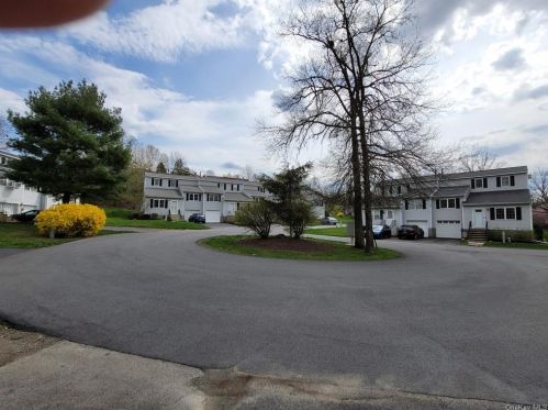 14 Sycamore Ct, Fishkill, NY 12524-2640