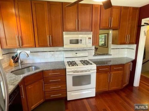 1130 Magnolia Rd, Teaneck NJ  07666-2744 exterior