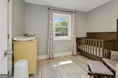 1268 Redwood Ct, Herndon VA  20170-3634 exterior