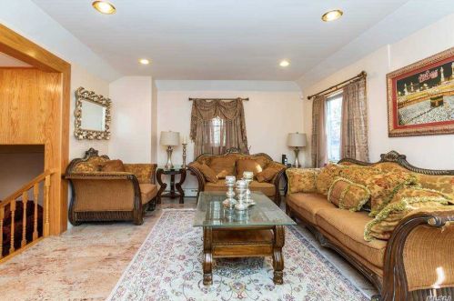 218-39 Sawyer Ave, Jamaica, NY 11427-1928